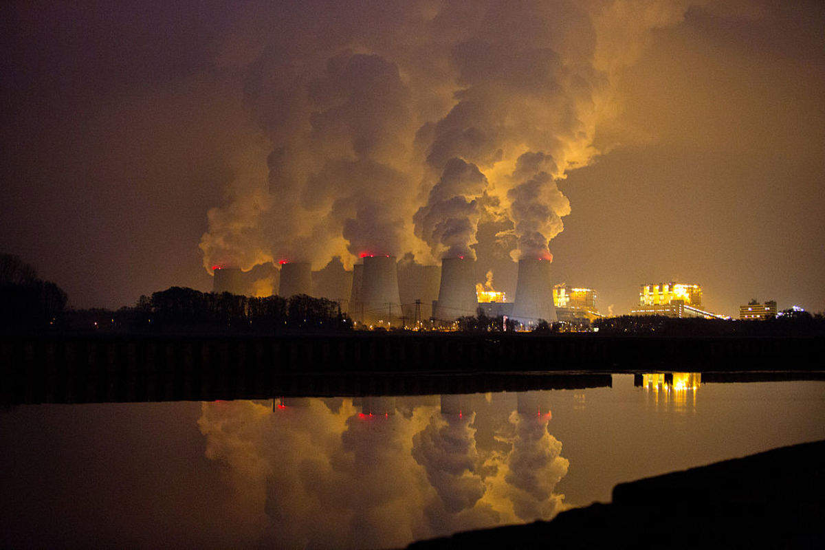 Khí thải công nghiệp gây ô nhiễm nhiệt nghiêm trọng