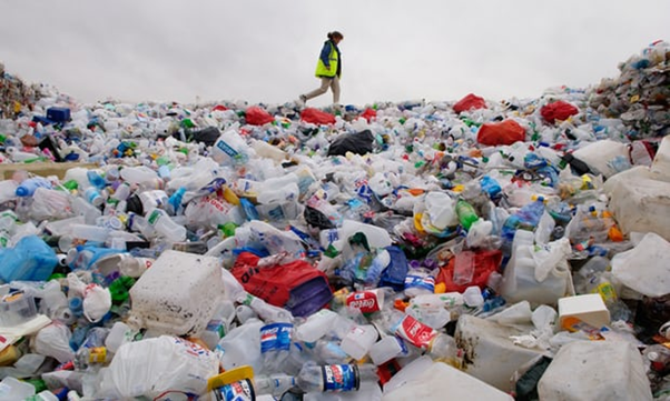 Rác thải nhựa là những sản phẩm làm bằng nhựa đã qua sử dụng và bị vứt bỏ ra môi trường