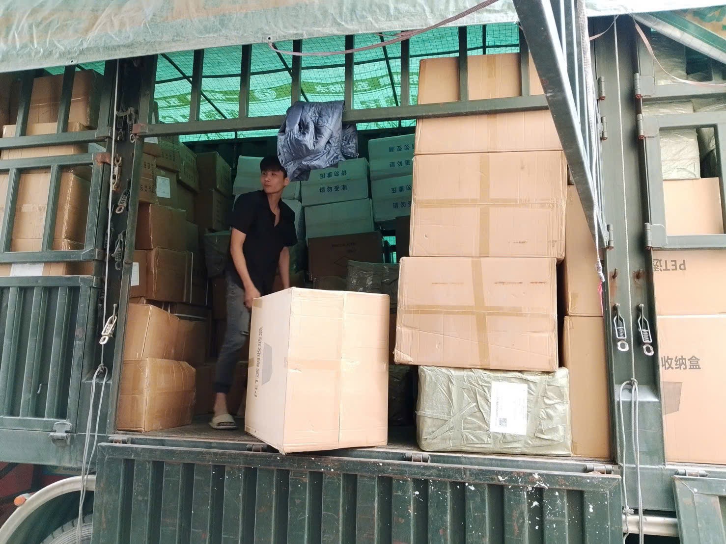 bốc xếp container tại TPHCM